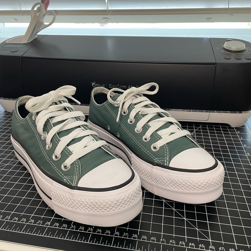 Platform leather All Star lift Converse great condition green